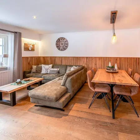 Сasa de vacaciones Charming House With Wellness