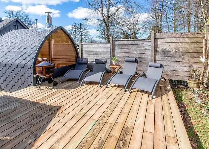 בית נופש Charming House With Wellness בולאנז'