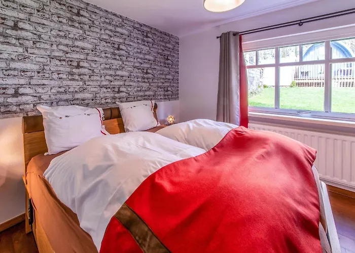 Charming House With Wellness בית נופש